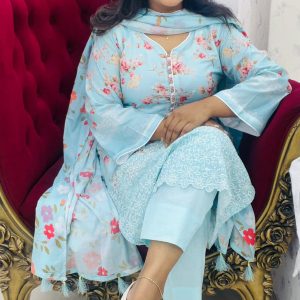 স্টাইলিশ সুতি আনস্টিচড থ্রি-পিস – মনোমুগ্ধকর ডিজিটাল প্রিন্ট ও এমব্রয়ডারি