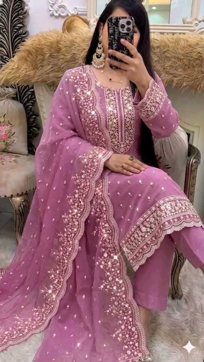 নান্দনিক ফ্লোরাল এমব্রয়ডারি পাকিস্তানি ফোর-পিস | প্রিমিয়াম ডিজাইনের আকর্ষণীয় কালেকশন - Image 5